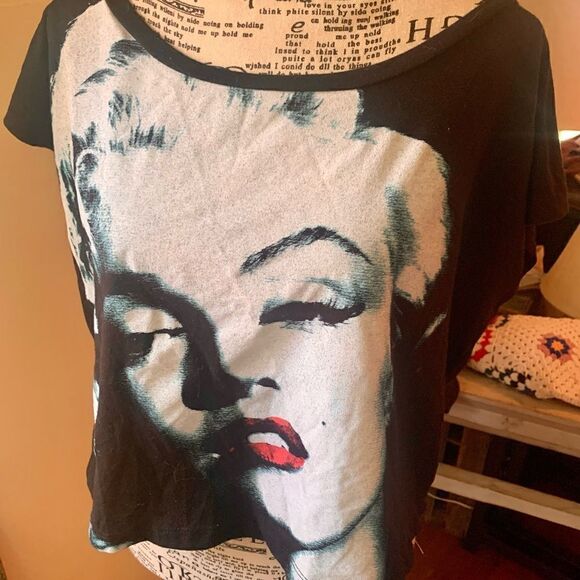 Marilyn Graphic Tee - Picture 3 of 4